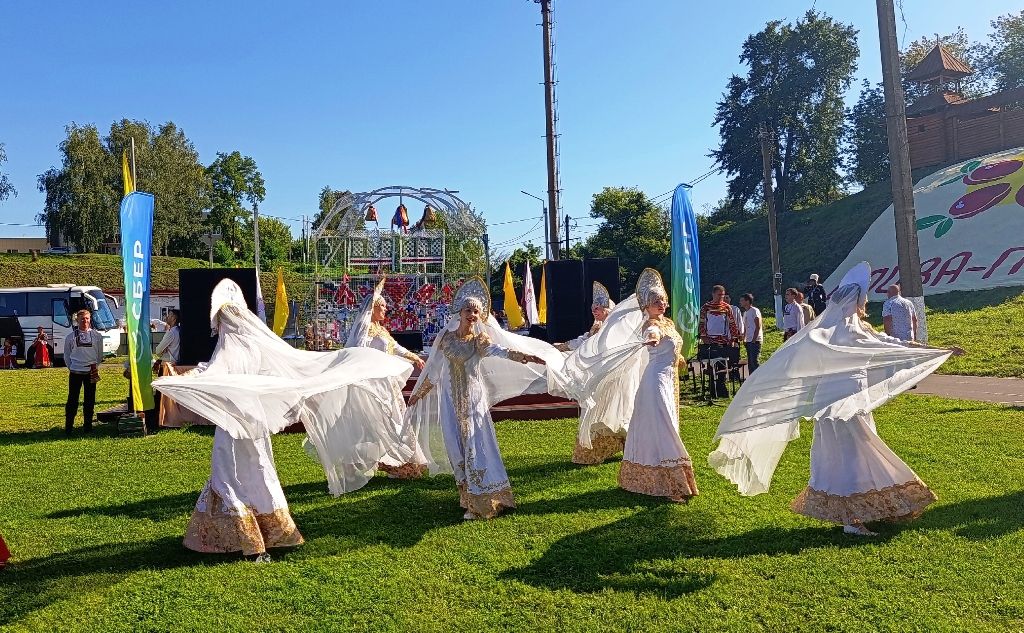 Фестиваль Слива-Град в Кромах Фестиваль Слива-Град в Кромах